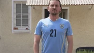 "Je pense que je dois en avoir une bonne centaine" : les maillots de football, un accessoire mode culte !