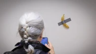 Au Centre Pompidou-Metz, un visiteur vole la banane faisant partie de l'œuvre "Comedian" de Maurizio Cattelan, déjà vendue à 6,2 millions de dollars