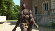 "Le Lanceur" du sculpteur Ousmane Sow, œuvre phare de la Biennale ArtFareins dans l’Ain