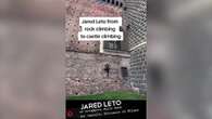 Jared Leto e l'arrampicata a mani nude sul Castello Sforzesco: ma non tutti approvano l'impresa | Video