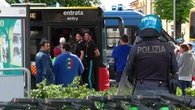 Atalanta-Olympique Marsiglia: i tifosi francesi nei pullman cantano: "Siamo tutti antifascisti"