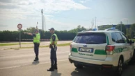 Investe una donna, aspetta i soccorsi e il figlio della vittima e scappa: arrestato dopo poche ore