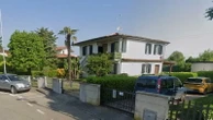 La casa va a fuoco, donna non vedente salva l’anziana madre e i loro due cani