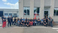 Errori nei permessi per assistere la moglie, licenziato: a Pieve Emanuele 200 lavoratori in sciopero