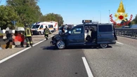 Auto si schianta sulla tangenziale Ovest: gravissima coppia di turisti svizzeri