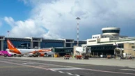 Ragazzo di 15 anni sbaglia volo e atterra a Malpensa invece che a Londra: aperta un’indagine