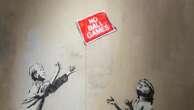 The world of Banksy, a Milano la mostra sullo street artist misterioso: aperte le prevendite