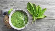 L'aglio selvaggio che piace agli orsi e agli chef gourmet (e dove trovarlo a Milano)