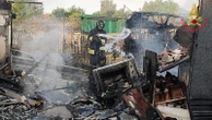 Esplode bombola di gas in un’area con roulotte e baracche: morti quattro cani nell’incendio