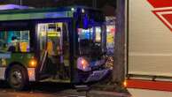 Autobus contro albero in piazza Belfanti a Milano per il malore del conducente: 10 feriti lievi 