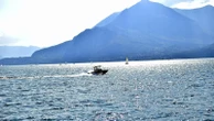 Cade nel lago di Como, il marito si tuffa per aiutarla ma non ci riesce: morta donna di 63 anni