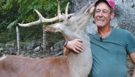Addio al cervo Bambi: dalla sua amicizia con gli umani è nata un'oasi faunistica in Valmalenco