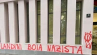 Scritte contro Landini “boia nazista” sulla sede Cgil a Milano: la firma è dei No vax