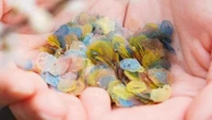 Multe fino a 500 euro per coriandoli e stelle filanti di plastica: "Dannosi per l'ambiente"