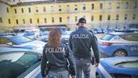 In 50 circondano la polizia in via Solari a Milano per impedire il fermo di una donna: quattro arresti