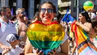 Al Milano Pride il prefetto ordina il divieto di alcolici, vetro e lattine durante la parata