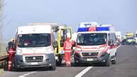 Mantova, furgone di lavoratori indiani tamponato da un Tir: due morti e sette feriti sull’autostrada A22