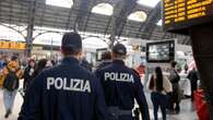 Stazione Centrale, la polizia spara alla spalla un uomo che cercava di aggredire gli agenti e non si era fermato con il taser