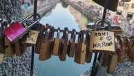 I lucchetti dell'amore sui Navigli: il luogo del cuore a Milano è il ponte di Alda Merini