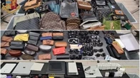 Nasconde merce rubata per 50 mila euro negli zaini dei figli, ma viene scoperta grazie a un localizzatore: denunciata una 32enne