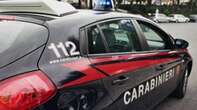 Ubriaco sbanda in auto e aggredisce carabinieri: denunciato