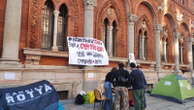 Tende in piazza davanti alla Statale di Milano. La nuova protesta degli studenti universitari: “Solo promesse, nulla è cambiato”