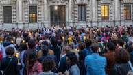 In piazza della Scala fiaccolata in memoria di Barbara Capovani, la psichiatra uccisa da un ex paziente