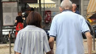 Badante raggira per anni l'anziano che assiste e si fa consegnare soldi, gioielli e pellicce
