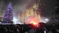 Fuochi sottotono complice la pioggia. In piazza Duomo 20mila persone, nessun ferito grave