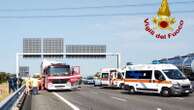 Grave scontro tra auto e camion sulla A4: morte due persone, coinvolte macchine e mezzi pesanti