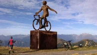 Montecampione, una statua alta sei metri celebra la leggenda di Marco Pantani
