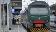 Furto di rame sulla linea ferroviaria a Sacconago: cavi tranciati, stop ai treni nel Varesotto