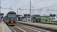 Urto tra treni, sospesa la linea Milano-Genova: l’incidente tra Locate e Certosa