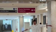 Carolina Kostner, l'esibizione più speciale: volteggia per i bambini ricoverati ai Civili di Brescia