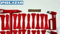 In casa 25 martelletti frangivento e bossoli di scacciacani: denunciato diciassettenne