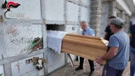 Pamela Genini, video della simulazione dei carabinieri: "Una sola persona poteva spostare la bara"