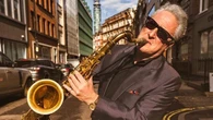 Cosa fare a Milano oggi 11 febbraio: “Eccoci qui” al Teatro Oscar e Ray Gelato al Blue Note