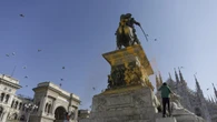 Ultima Generazione, a processo 11 attivisti per l’imbrattamento della statua in piazza Duomo