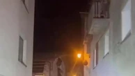 Un orso tra le case in Valtellina, inseguito da un'auto: "Non fatelo è pericoloso"
