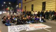 Decreto anti-rave, la protesta degli studenti di Milano: il sit-in blocca il traffico in zona Darsena