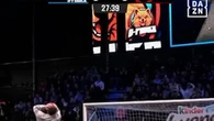 Vieri sbaglia un calcio di rigore nella Kings League. E la sua ex compagna, Melissa Satta, lo imita