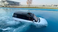 La Yangwang U8 va anche in piscina. Ecco come e perché naviga il maxi Suv del gruppo Byd. Il video