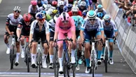 Giro d’Italia, a Matera arriva il tris di Pedersen: il danese sempre in rosa