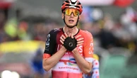 Pogacar si accontenta anche a La Plagne ed è terzo a ruota di Vingegaard: vince Arensman