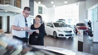 Il 65% degli italiani non vuole spendere più di 20mila euro per l’auto nuova. Vince il motore ibrido