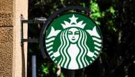 Starbucks, in arrivo 1100 licenziamenti. E i dipendenti lo scopriranno in smart working