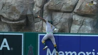 Baseball: l'incredibile presa di Denzel Clarke fa impazzire lo stadio di Los Angeles