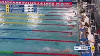 Nuoto, Sara Curtis batte il record di Federica Pellegrini nei 100m stile libero: il video della gara