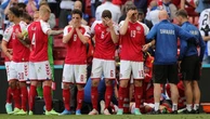 Arresto cardiaco per Eriksen. Il giocatore a terra privo di sensi durante Danimarca-Finlandia. La moglie in lacrime. Giocatore lascia il campo coscienteVideo Il momento drammatico