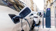 Nuova rottamazione auto, via al bonus Pnrr fino a 11mila euro per le elettriche: ecco come funziona